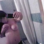 Grosse vicieuse d&eacute;sirant sucer une bite ras&eacute;e &agrave; Dom&egrave;ne