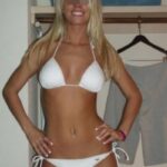 Fille tr&egrave;s sexy voudrait pomper une longue queue sur Le Gua